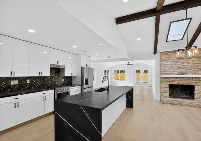 5th image of 1906 Sunny Brook Dr, Austin, TX 78723 | MLS# 64030716
