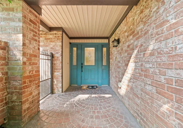 Photo 2 of Single family home for sale at 5930 Old Lodge Dr, Houston, TX 77066 | MLS# 63962058 | Listing updated on 2026-09-08