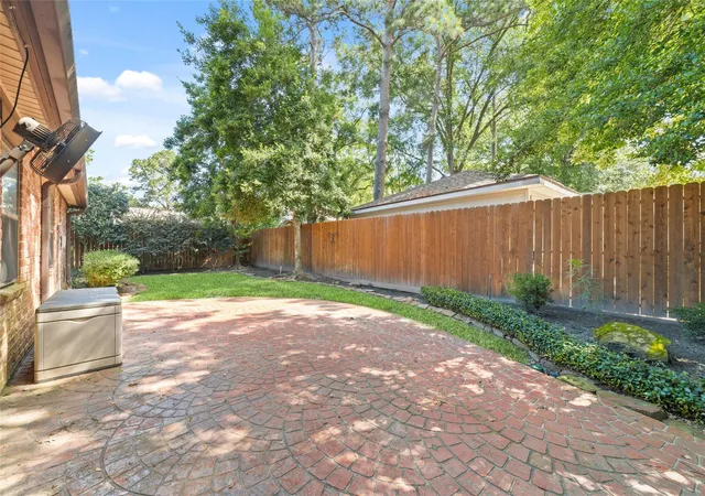 Photo 4 of Single family home for sale at 5930 Old Lodge Dr, Houston, TX 77066 | MLS# 63962058 | Listing updated on 2026-09-08