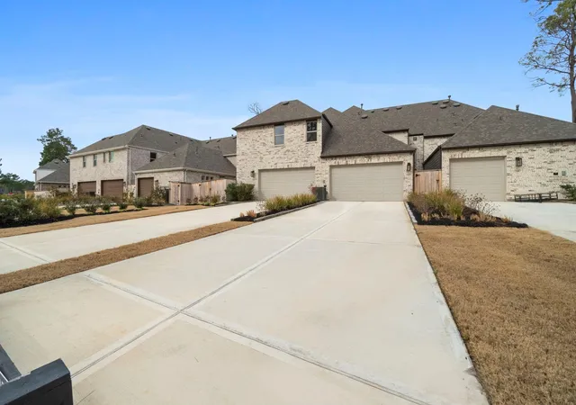 Photo 24 of Townhouse for sale at 332 Fields Ln, Montgomery, TX 77316 | MLS# 42522692 | Listing updated on 2026-04-19
