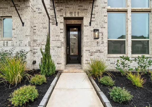 Photo 2 of Townhouse for sale at 332 Fields Ln, Montgomery, TX 77316 | MLS# 42522692 | Listing updated on 2026-04-19