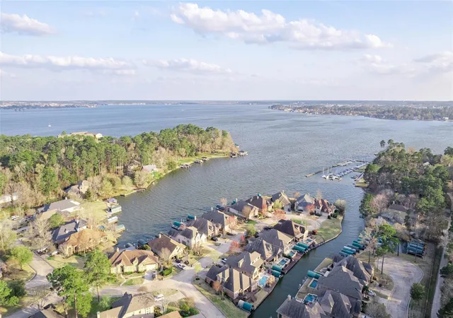 Photo 3 of Single family home for sale at 11130 Hunters Landing, Montgomery, TX 77356 | MLS# 68942155 | Listing updated on 2026-09-19