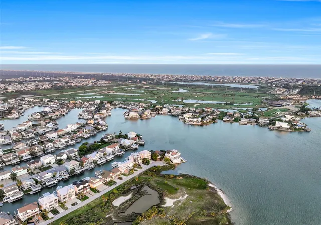 Photo 3 of Single family home for sale at 3430 Treasure Cir, Galveston, TX 77554 | MLS# 65048300 | Listing updated on 2026-07-27