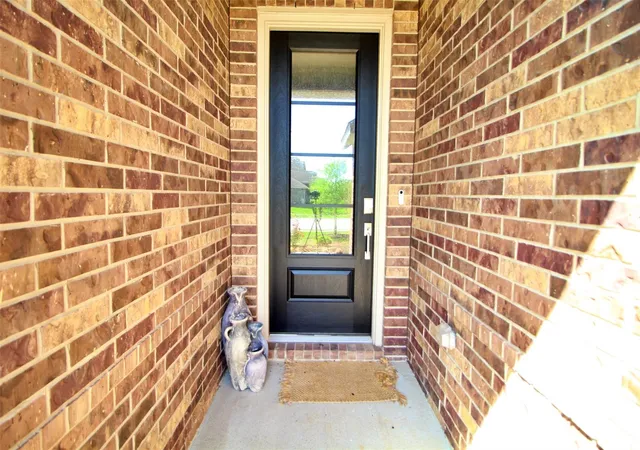 Photo 3 of Sale Pending at 13711 Arcadia Crk Ln, Rosharon, TX 77583 | MLS# 30188619 | Listing updated on 2026-09-20