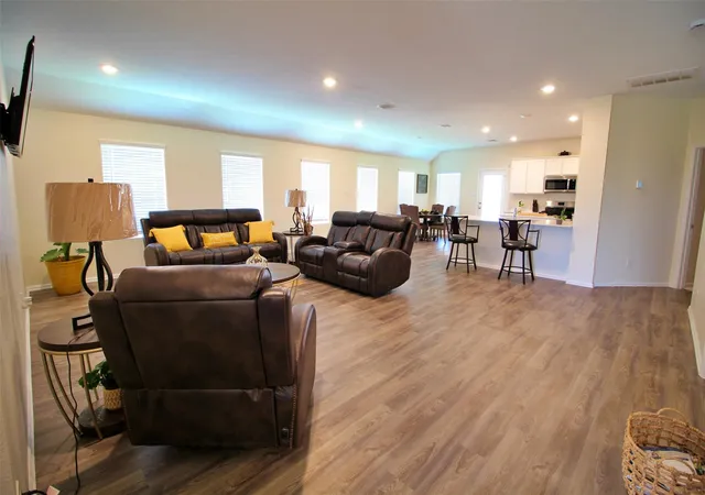 Photo 4 of Sale Pending at 13711 Arcadia Crk Ln, Rosharon, TX 77583 | MLS# 30188619 | Listing updated on 2026-09-20