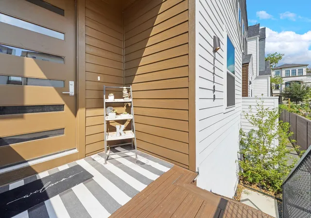 Photo 1 of Single family home for sale at 1218 W 24th St #D, Houston, TX 77008 | MLS# 38012988 | Listing updated on 2026-09-19