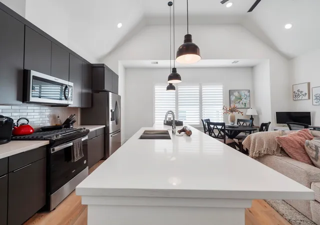 Photo 3 of Single family home for sale at 1218 W 24th St #D, Houston, TX 77008 | MLS# 38012988 | Listing updated on 2026-09-19