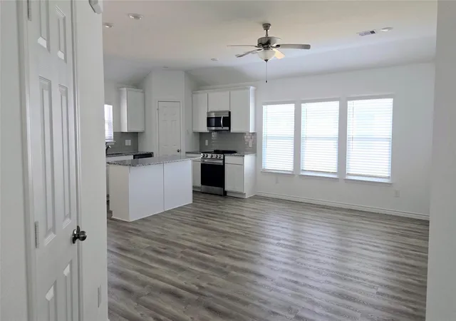 4th image of 10481 Sugar Mill Dr, Conroe, TX 77306 | MLS# 90143839