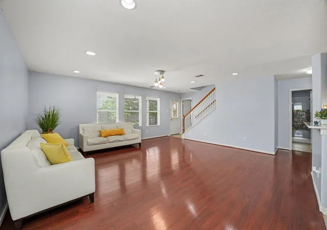 3rd image of 5622 Wasabi Ln, Baytown, TX 77521 | MLS# 74285604