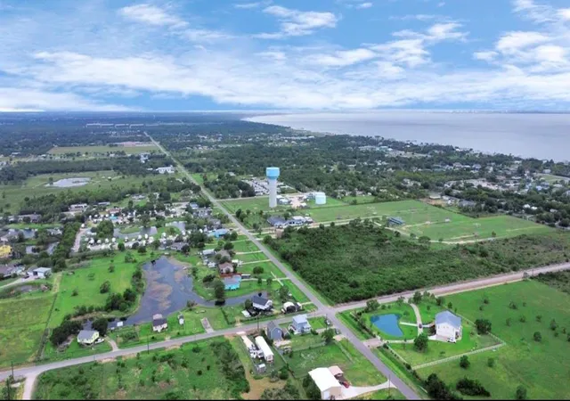 3rd image of 19 Cindy Palmer Ln, Dickinson, TX 77539 | MLS# 34242657