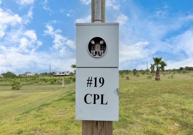 5th image of 19 Cindy Palmer Ln, Dickinson, TX 77539 | MLS# 34242657