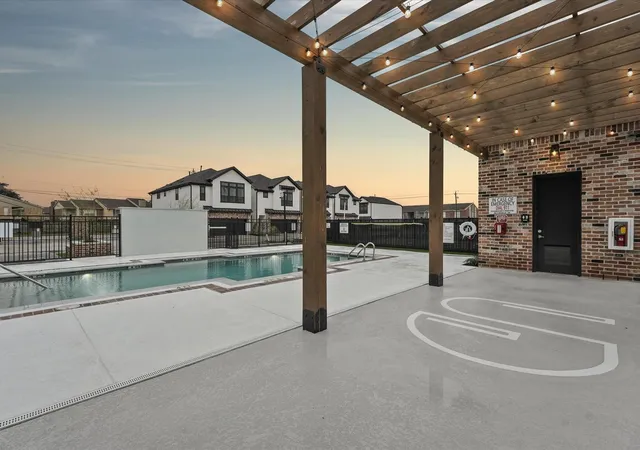 Photo 4 of Single family home for sale at 9211 Washington Hts St, Houston, TX 77063 | MLS# 26594101 | Listing updated on 2026-09-19