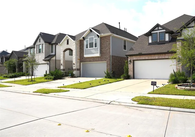 2nd image of 13231 Hidden Timbers Ln, Tomball, TX 77375 | MLS# 81089334