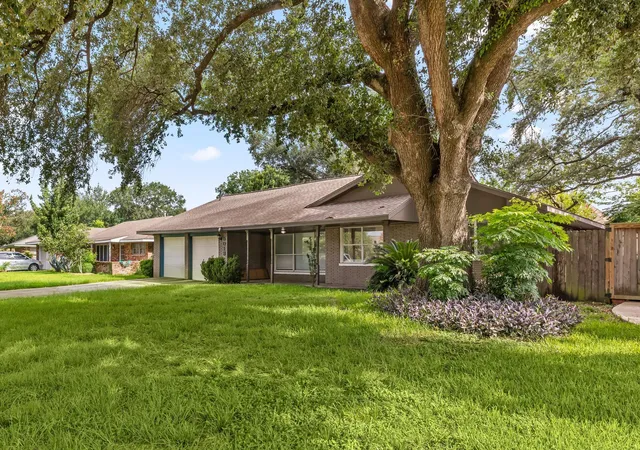 Photo 2 of Single family home for sale at 5018 Willowbend Blvd, Houston, TX 77035 | MLS# 4439863 | Listing updated on 2026-07-31