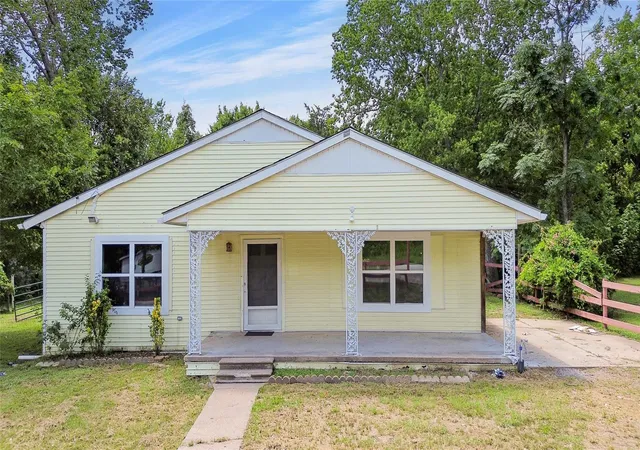 1st image of 918 Martin Luther King Dr, Huntsville, TX 77320 | MLS# 90713238