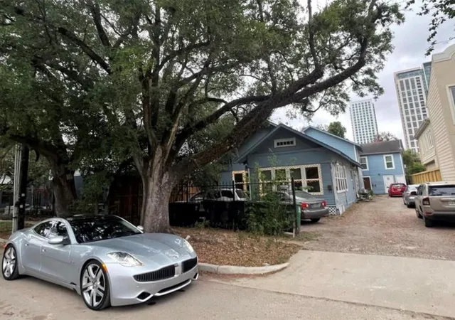 Photo 1 of Multi family home for sale at 3403 Yupon St, Houston, TX 77006 | MLS# 2132137 | Listing updated on 2026-04-23