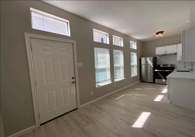 Photo 3 of Multi family home for sale at 3403 Yupon St, Houston, TX 77006 | MLS# 2132137 | Listing updated on 2026-04-23