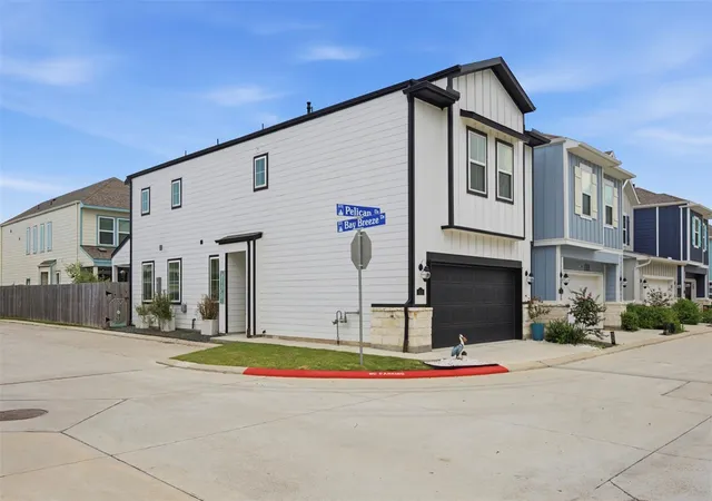 1st image of 614 Pelican Dr, Kemah, TX 77565 | MLS# 61139446