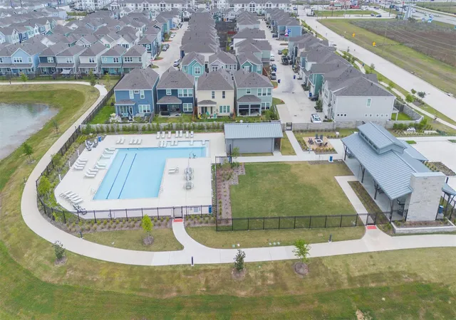 28th image of 614 Pelican Dr, Kemah, TX 77565 | MLS# 61139446