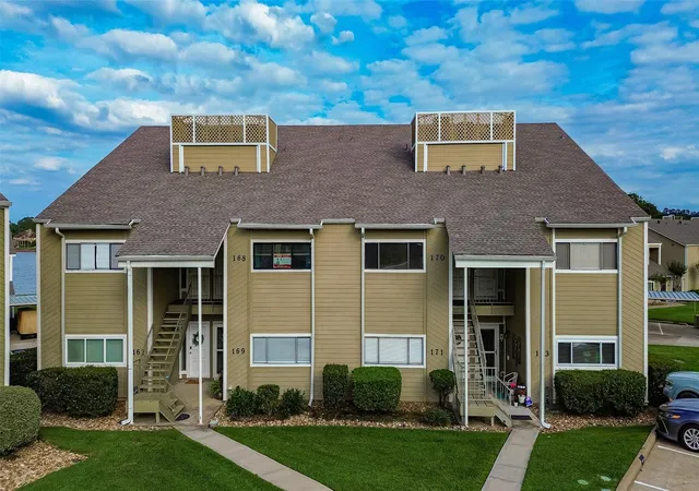 3rd image of 168 April Pt Dr S, Conroe, TX 77356