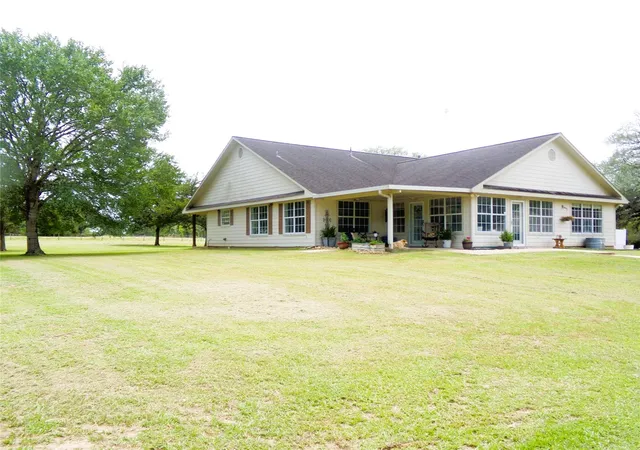 Homes for sale in Weimar, TX | 1015 Coy Rd, Weimar, TX 78962 | MLS# 86729686