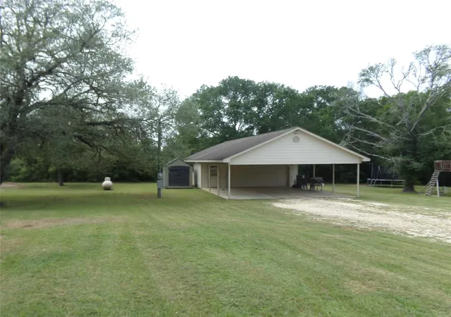 3rd image of 1015 Coy Rd, Weimar, TX 78962 | MLS# 86729686