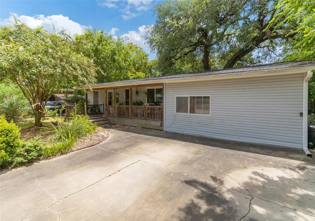 Photo 1 of Sale Pending at 104 Camellia St, Lake Jackson, TX 77566 | MLS# 70505466 | Listing updated on 2026-09-02