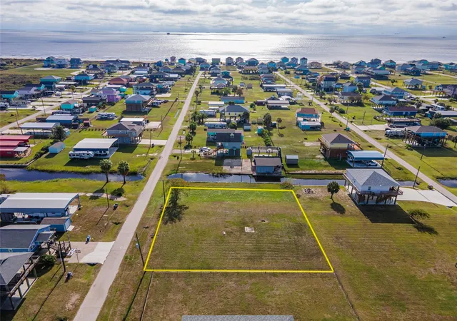 Homes for sale in Crystal Beach, TX | 955 S Selwyn Rd, Crystal Beach, TX 77650 | MLS# 60658642
