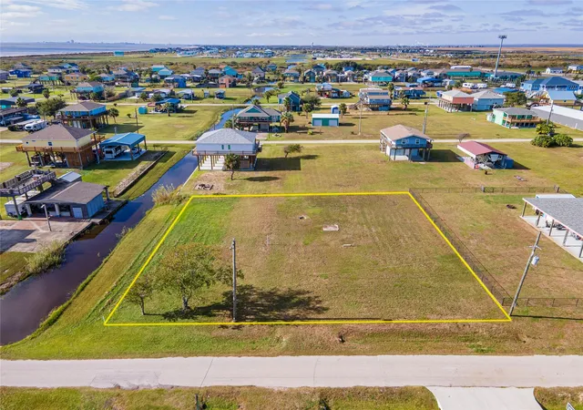 Homes for sale in Crystal Beach, TX | 955 S Selwyn Rd, Crystal Beach, TX 77650 | MLS# 60658642