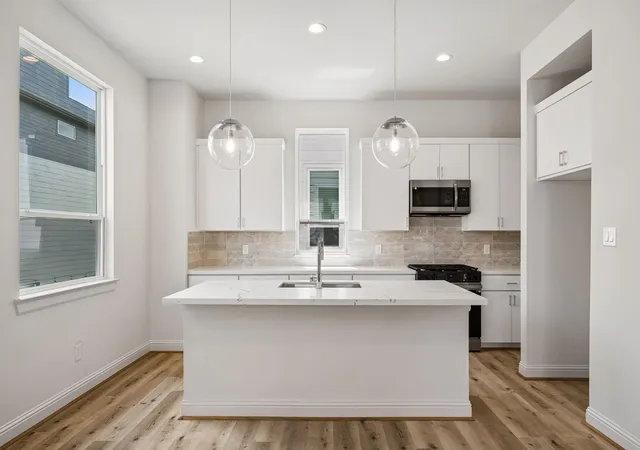 1st image of 1804 Elysian St, Houston, TX 77026 | MLS# 33972320