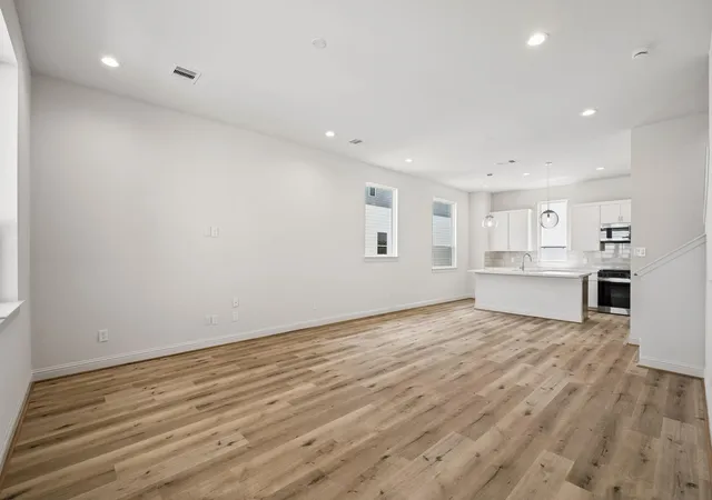 4th image of 1804 Elysian St, Houston, TX 77026 | MLS# 33972320