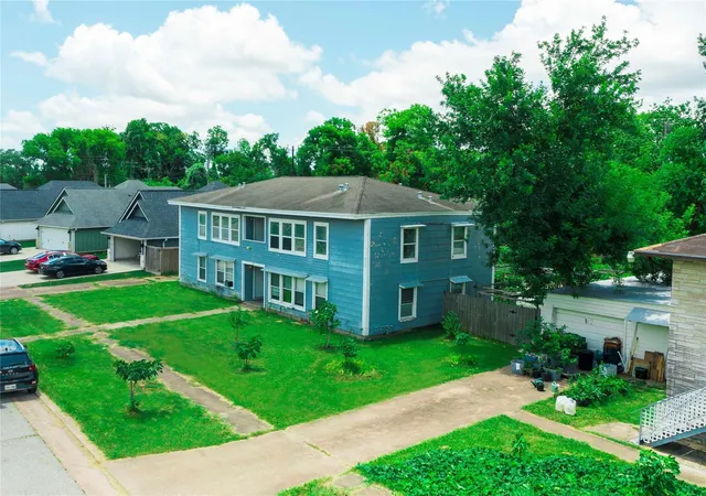image of 111 Holly St, Lake Jackson, TX 77566 | MLS# 9301029