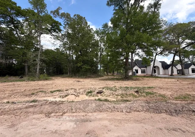 Photo 1 of Sale Pending at 2425 Lonely Crk Cir, Montgomery, TX 77316 | MLS# 30258420 | Listing updated on 2026-09-01