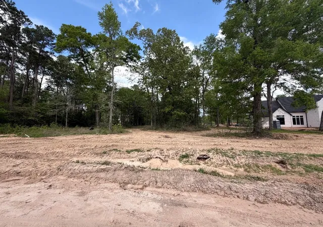 Photo 2 of Sale Pending at 2425 Lonely Crk Cir, Montgomery, TX 77316 | MLS# 30258420 | Listing updated on 2026-09-01