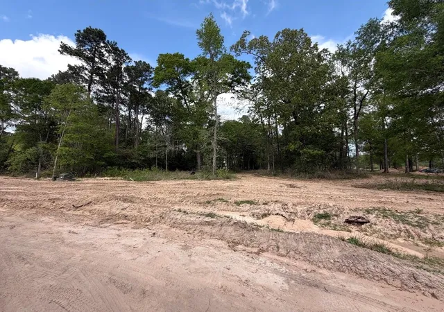 Photo 2 of Sale Pending at 2425 Lonely Crk Cir, Montgomery, TX 77316 | MLS# 30258420 | Listing updated on 2026-09-01
