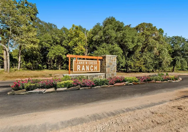 Photo 5 of Sale Pending at 2425 Lonely Crk Cir, Montgomery, TX 77316 | MLS# 30258420 | Listing updated on 2026-09-01
