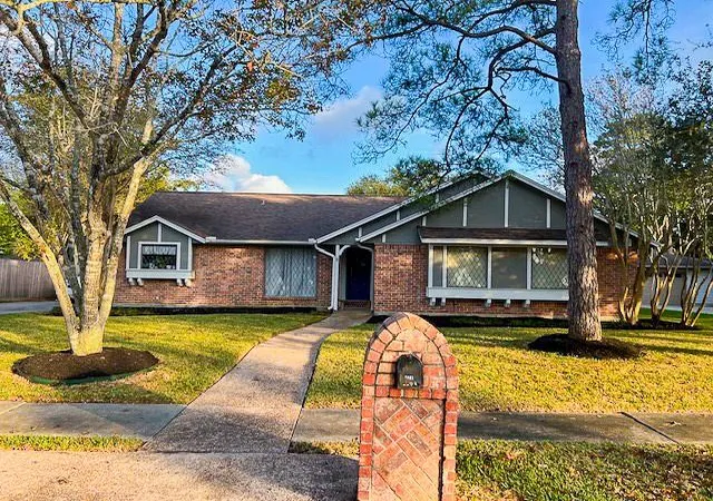 3rd image of 1203 Middlecreek Street, Friendswood, TX 77546 | MLS# 89494241