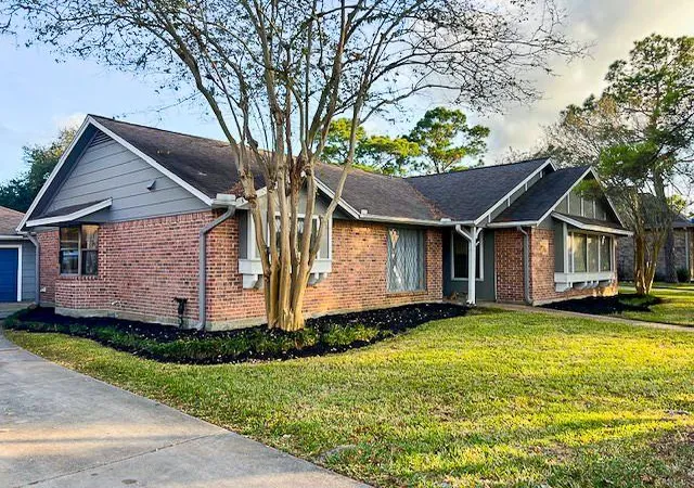 4th image of 1203 Middlecreek Street, Friendswood, TX 77546 | MLS# 89494241
