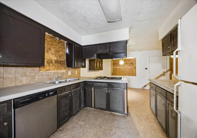 3rd image of 8926 Willow Meadow Dr, Houston, TX 77031 | MLS# 40043746