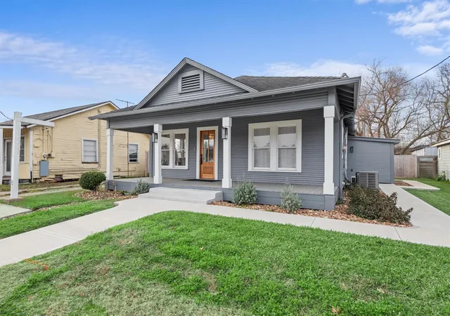 Photo 3 of Single family home for sale at 119 Magnolia Blvd, Magnolia, TX 77355 | MLS# 77892168 | Listing updated on 2026-04-14