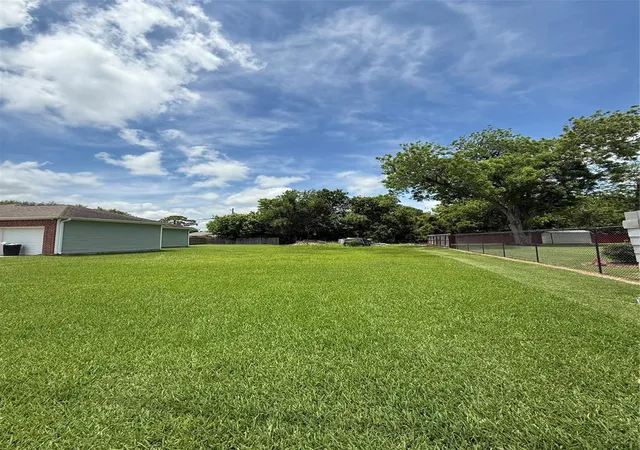 Homes for sale in Texas City, TX | 105 S Fulton St, Texas City, TX 77591 | MLS# 14249193