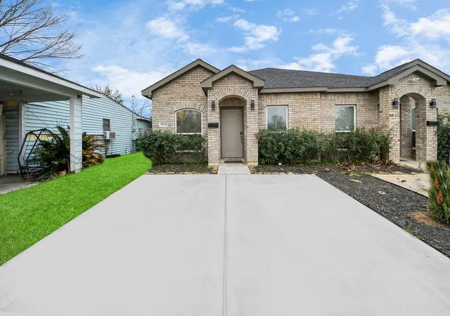 Homes for sale in Houston, TX | 5334 Pershing St, Houston, TX 77033 | MLS# 82216877