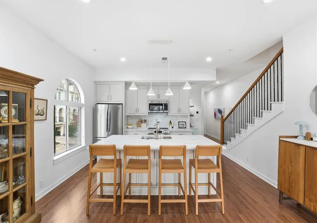 Condo for sale at 806 Jackson Hl St #201, Houston, TX 77007 | MLS# 26090023