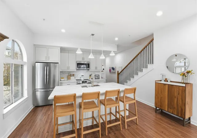 Photo 3 of Condo for sale at 806 Jackson Hl St #201, Houston, TX 77007 | MLS# 26090023 | Listing updated on 2026-08-05