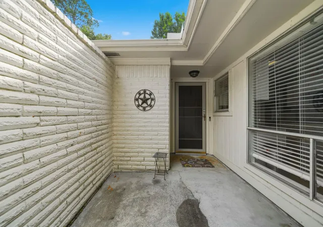 Photo 3 of Single family home for sale at 25402 Pepper Ridge Ln, Spring, TX 77373 | MLS# 71322029 | Listing updated on 2026-10-08