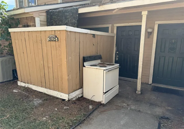 Photo 2 of Condo for sale at 7402 Alabonson Rd #309, Houston, TX 77088 | MLS# 25141970 | Listing updated on 2026-07-24