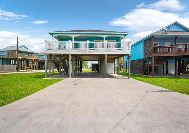 Homes for sale in Crystal Beach, TX | 988 Gulf Rd, Crystal Beach, TX 77650 | MLS# 34149165