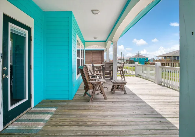 Homes for sale in Crystal Beach, TX | 988 Gulf Rd, Crystal Beach, TX 77650 | MLS# 34149165