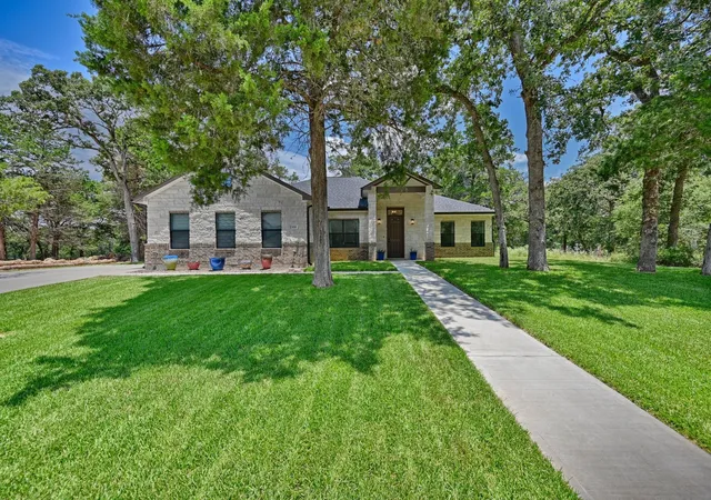 1st image of 308 Pinehurst Dr, New Ulm, TX 78950 | MLS# 94810089