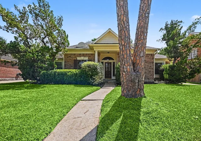 Photo 2 of Single family home for sale at 15814 Lake Lodge Dr, Houston, TX 77062 | MLS# 14643697 | Listing updated on 2026-08-28